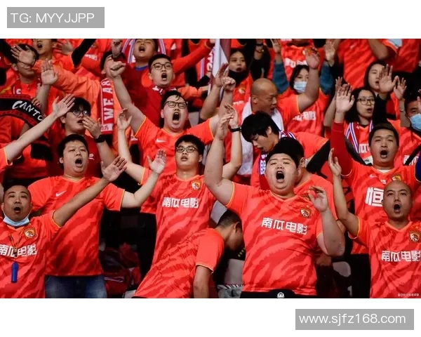 中国足球迎来历史性时刻 十大球星共同亮相助力球队崛起