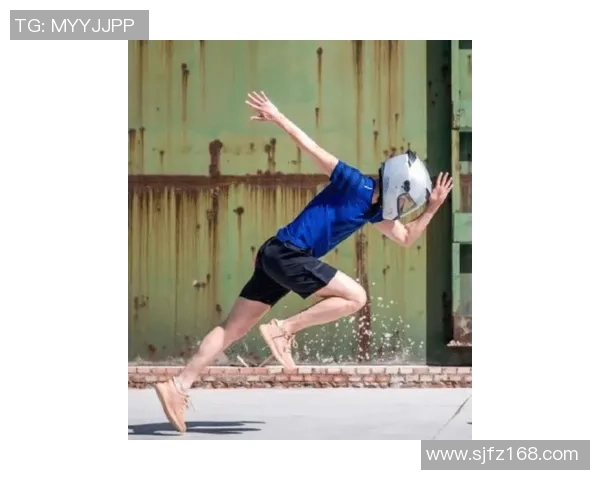 超模偶遇绿茵巨星瞬间引爆全场引发时尚与体育完美交融